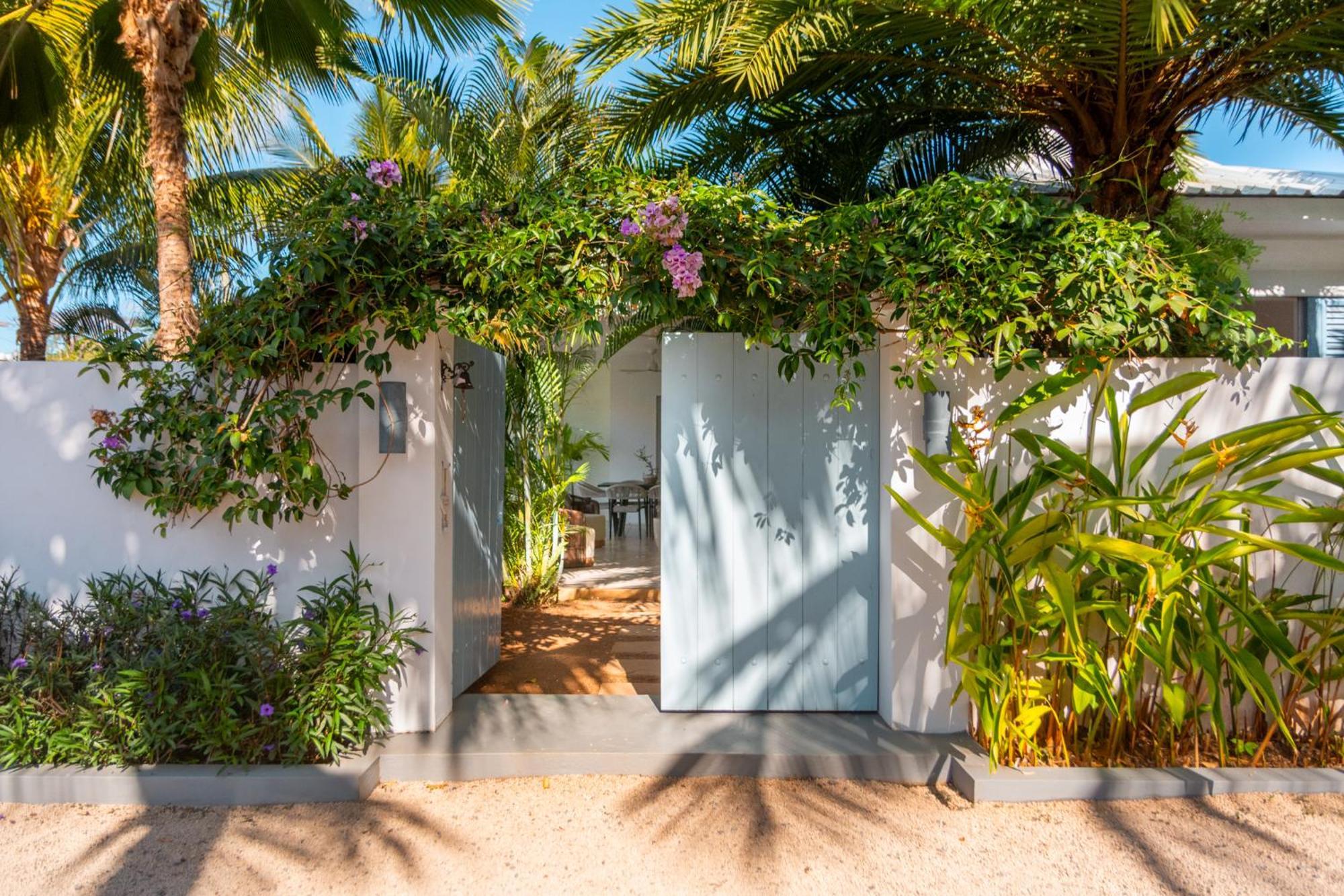 Le Mandala Moris Guesthouse Pointe Aux Canonniers Гранд Байе Екстериор снимка